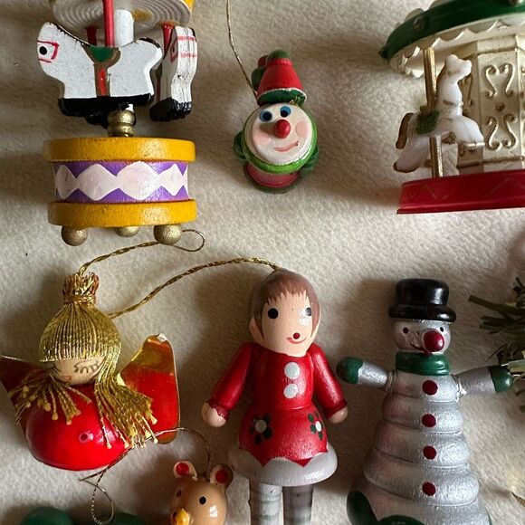 Set of 16 mini vintage, very old, wooden Christmas Ornaments. Mixed lot. - Picture 4 of 4